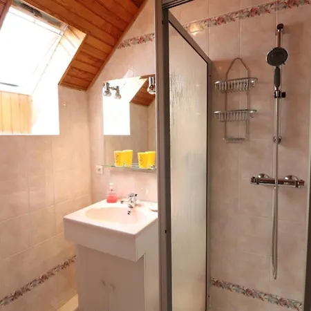Maison Chaleureuse Au Coeur Des Volcans D'auvergne, Proche Super-lioran, 4 Pers, Avec Garage Et Terrasse - Fr-1-742-74 別荘 Thiézac