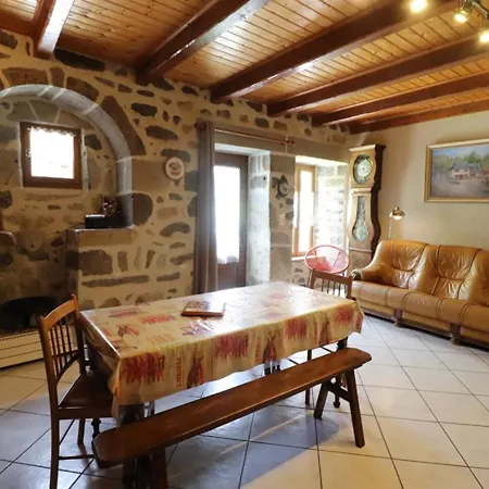 Maison Chaleureuse Au Coeur Des Volcans D'auvergne, Proche Super-lioran, 4 Pers, Avec Garage Et Terrasse - Fr-1-742-74 בית נופש
